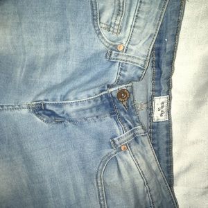 Blue ripped skinny jeans